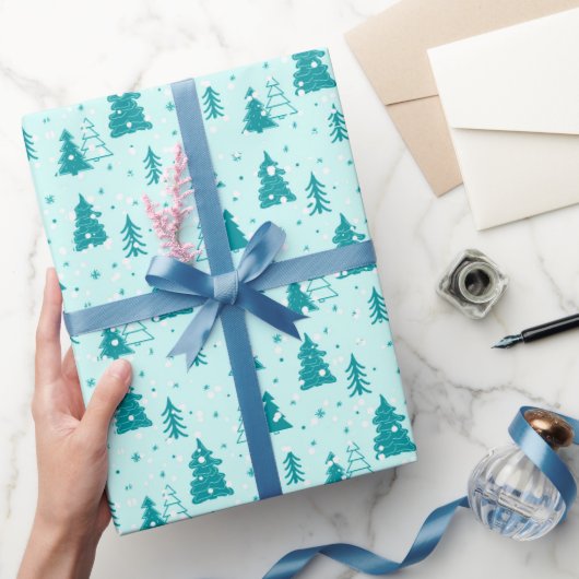 Pastel Weihnachtsbaum Falling Snow Baby Blue Geschenkpapier (Schenken)