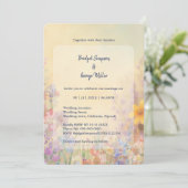 Pastel Wildblume Meadow Barn Wedding Einladung (Stehend Vorderseite)