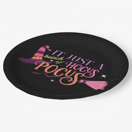 Pastel Witch Hocus Pocus Halloween-Hut-Broomstick Pappteller (Schrägansicht)