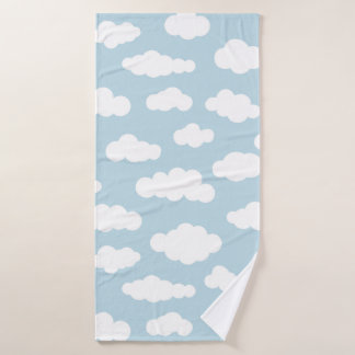 Pastel Wolken Ästhetik Baby Blau und Weiß Badehandtuch
