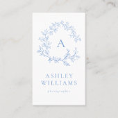 Pastelblaues Monogramm Berufliches florales Wappen Visitenkarte (Vorderseite)