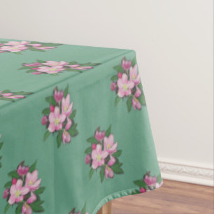 Pastell-Apfelblüten auf grüner Tischdecke