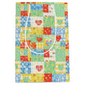 Pastell-Blumen-Patchwork-Picknick-Muster Mittlere Geschenktüte (Vorderseite)