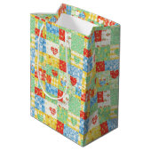 Pastell-Blumen-Patchwork-Picknick-Muster Mittlere Geschenktüte (Rückseite Schrägansicht)