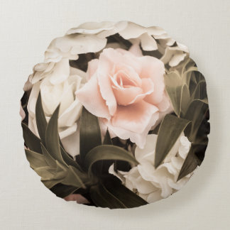 Pastell-Blumen-Vintage: Zeitlose Eleganz Rundes Kissen