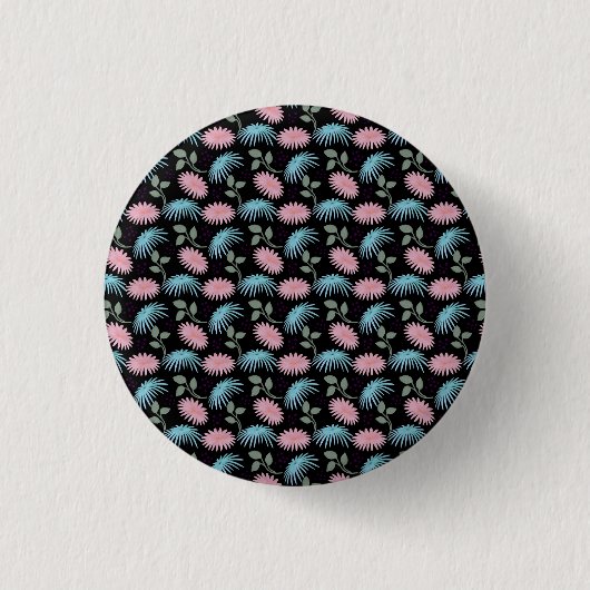 Pastell-Blumenmuster auf schwarzem Hintergrund | C Button (Vorderseite)