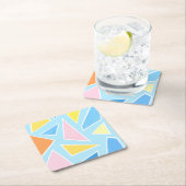 Pastell-Dreiecke auf blassblau Rechteckiger Pappuntersetzer (Vor Ort)