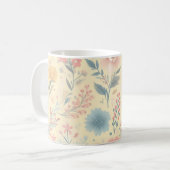 Pastell florales Pink & Blau auf hellgelb Kaffeetasse (Vorderseite Links)