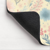 Pastell florales Pink & Blau auf hellgelb Mousepad (Ecke)