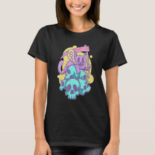 Pastell-Goth-Kätzchen mit Sense und Totenkopf T-Shirt