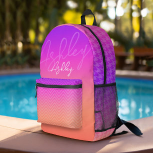 Pastell-Lila-Rosa-Korallen-Ombre - großes Monogram Bedruckter Rucksack