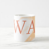 Pastell-Pfirsich-Orange-Weiß-Monogramm Retro-Bold- Kaffeetasse (Mittel)