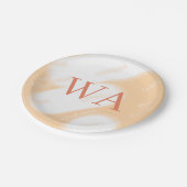 Pastell-Pfirsich-Orange-Weiß-Monogramm Retro-Bold- Pappteller (Schrägansicht)