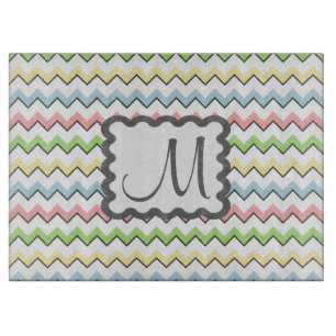 Pastell Zickzack mit Monogram von Shirley Taylor Schneidebrett