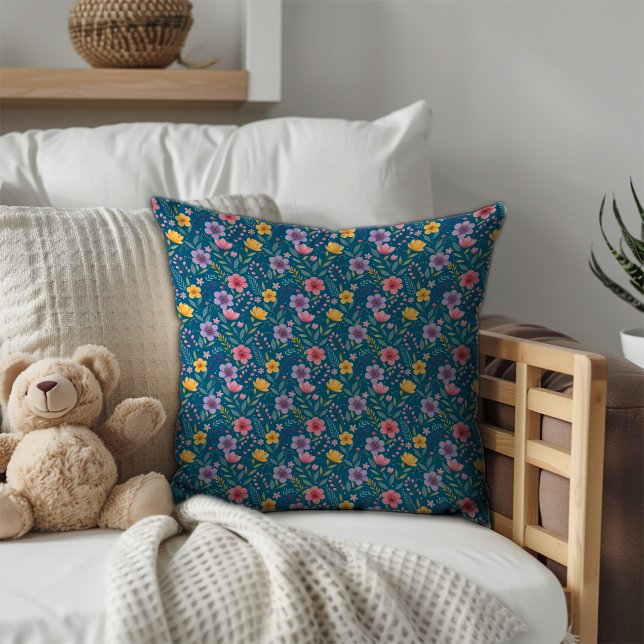 Pastellblau, einfache Blumenmuster Monogramm Kissen (Von Creator hochgeladen)