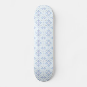 Pastellblaue geometrische Blumenwiederholung Skateboard