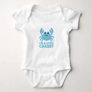 Pastellblaue Krabbe – Sanftes „Ich bin ein bissche Baby Strampler