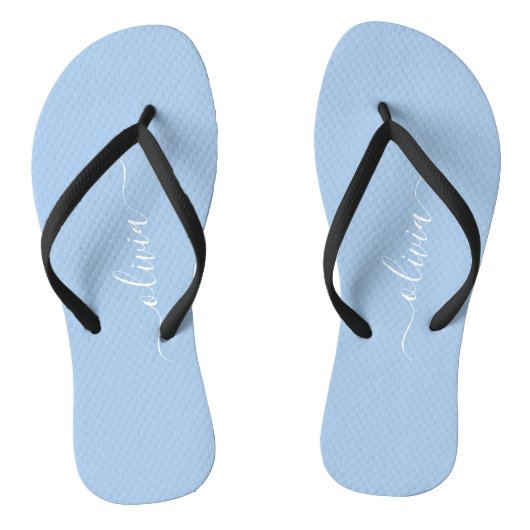 Pastellblaue minimalistische Monogramm Flip Flops Badesandalen (Fußbett)