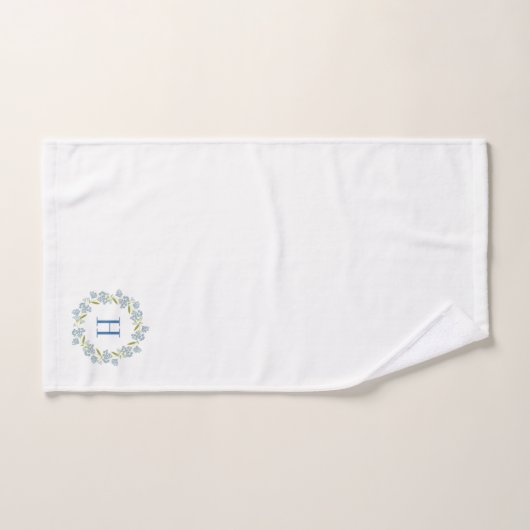 Pastellblauer Blumenkreath Custom Monogram Badhandtuch Set (Handtuch)