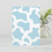 Pastellblauer Kuhdruck Kawaii Einladung (Stehend Vorderseite)