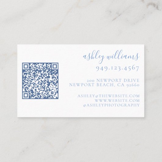 Pastellblauer Monogramm Wappen QR-Code Visitenkarte (Rückseite)