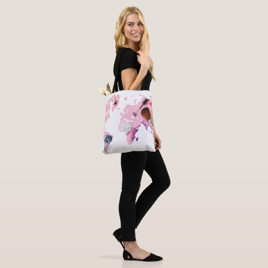 PastellComestics Weltkarte Tasche (Am Model)