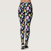 Pastelleier-Muster auf schwarz Leggings (Rückseite)
