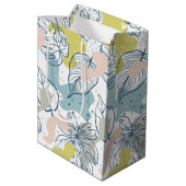 Pastellfarben Blätter und Bio Formen Mittlere Geschenktüte (Rückseite Schrägansicht)