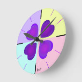Pastellfarben & lila Herzen schlagen Runde Wanduhr (Winkel)