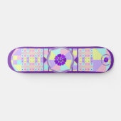 Pastellfarben & lila Herzen schlagen Skateboard (Horizontal)