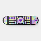 Pastellfarben & lila Herzen schlagen Skateboard (Horizontal)