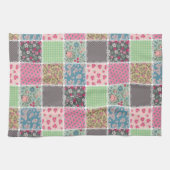 Pastellfarbene Blumen-Quiltquadrate Geschirrtuch (Horizontal)