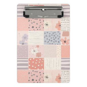 Pastellfarbene Floral Patchworkdecke in Rosa und B Mini Klemmbrett