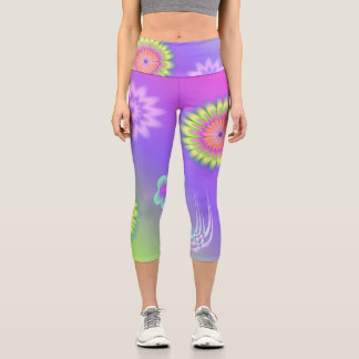 Pastellfarbene Gradienten Blumen und Schmetterling Capri Leggings
