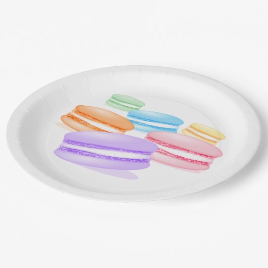 pastellfarbene Regenbogenmacarons Pappteller (Schrägansicht)