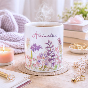 Pastellfarbene Wildblumen-Monogramm Kaffeetasse