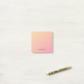 Pastellgelb Rosa Farbverlauf Monogramm Post-it Klebezettel (Auf Schreibtisch)