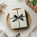 Pastellgelb und weiß, breit, horizontal gestreift geschenkpapier<br><div class="desc">Pastellgelb und weißes,  breites,  horizontales Streifenpapier</div>