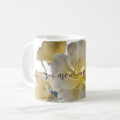 Pastellgelbe, weiße Blumen Kaffeetasse (Vorderseite Links)