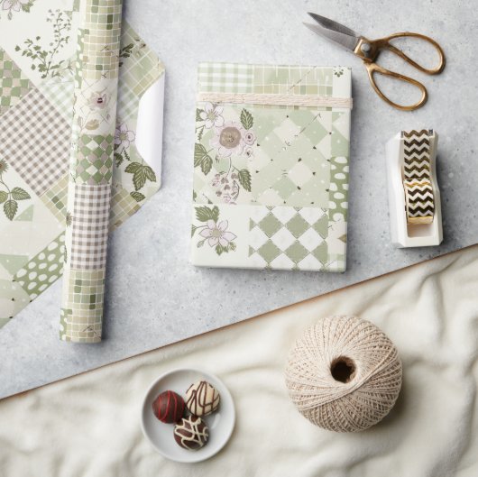 Pastellgrüne Fliederdecke Erdiges Gingham-Patchwor Geschenkpapier (Basteln)