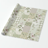 Pastellgrüne Fliederdecke Erdiges Gingham-Patchwor Geschenkpapier (Ungerollt)