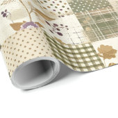 Pastellgrüne Fliederdecke Erdiges Gingham-Patchwor Geschenkpapier (Rolleneckpunkt)
