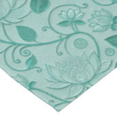 Pastellgrüne Lotus-Prägung Tischdecke (Schrägansicht)