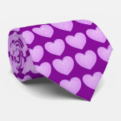 Pastelllavendelherzen auf einem tiefpurpurnen krawatte (Gerollt)