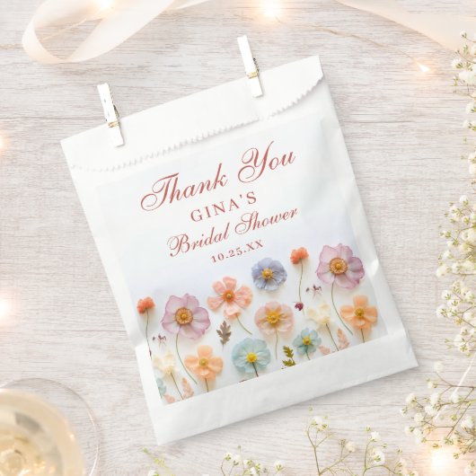 Pastellrosa Bohemische Wildblume Brautparty Geschenktütchen (Ausgeschnitten)