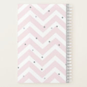 Pastellrosa Chevron und Punkte Graues Monogramm Planer (Rückseite)