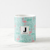 Pastellrosa Flamingos Grünes Muster Monogramm Kaffeetasse (Mittel)