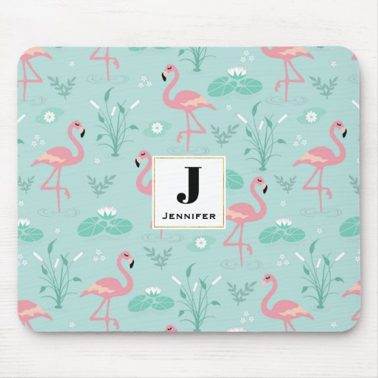 Pastellrosa Flamingos Grünes Muster Monogramm Mousepad (Vorne)