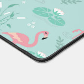 Pastellrosa Flamingos Grünes Muster Monogramm Schreibtischunterlage (Ecke)