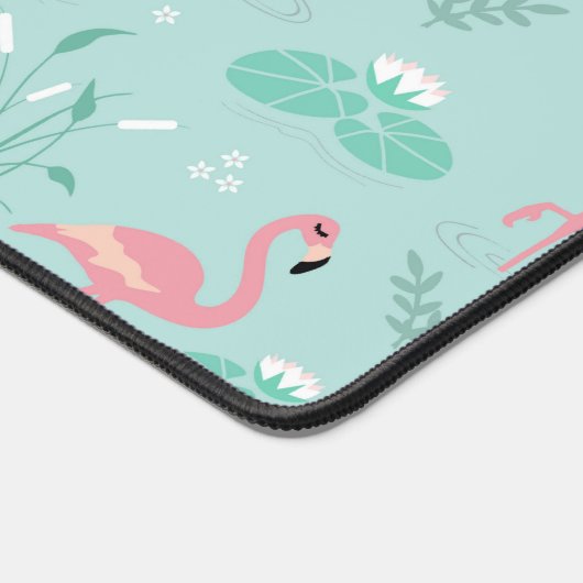 Pastellrosa Flamingos Grünes Muster Monogramm Schreibtischunterlage (Ecke)